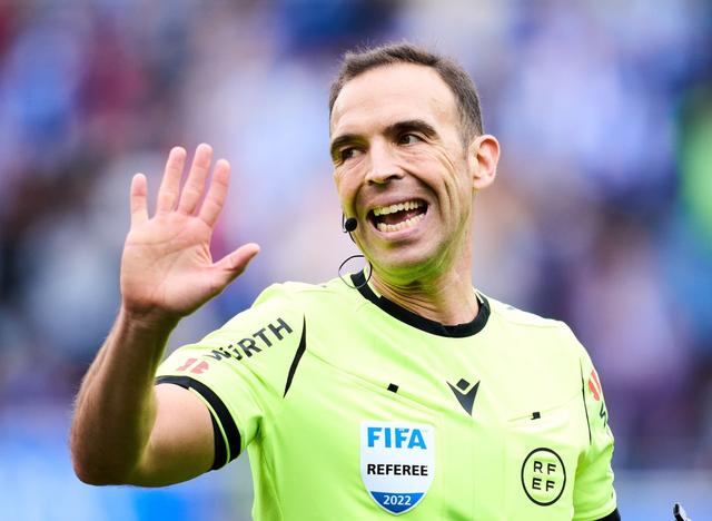 拜仁遭遇争议判罚，裁判组回应：执法公正，发布工程的是.的简单介绍