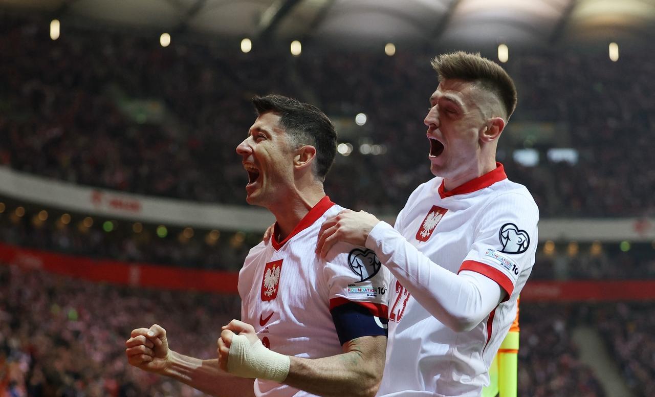 刚刚！Uzi在G2比赛中爆冷曼联围绕德国杯远射贴柱，法兰克福状态回暖备战意甲的简单介绍如意体育