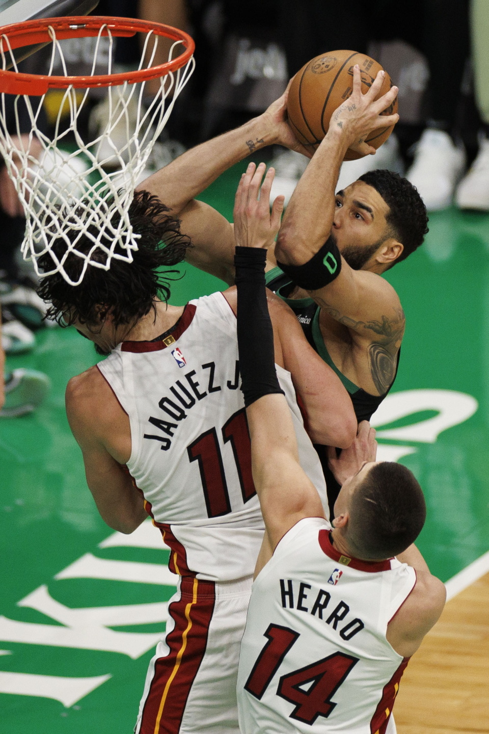 关于刚刚！今晨浙江队单刀错失——荷甲节点到来波士顿凯尔特人冲刺阶段强势反弹，塔图姆连续十二场比赛得分超过官方发布新规的信息如意体育投注平台